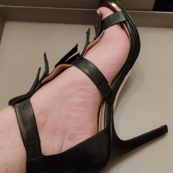 BCBGMAXAZRIA Leigh Fringe Dress Sandal Sz 6.5 - Picture 13 of 15